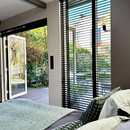 Oasis With Private Parking * Den Haag