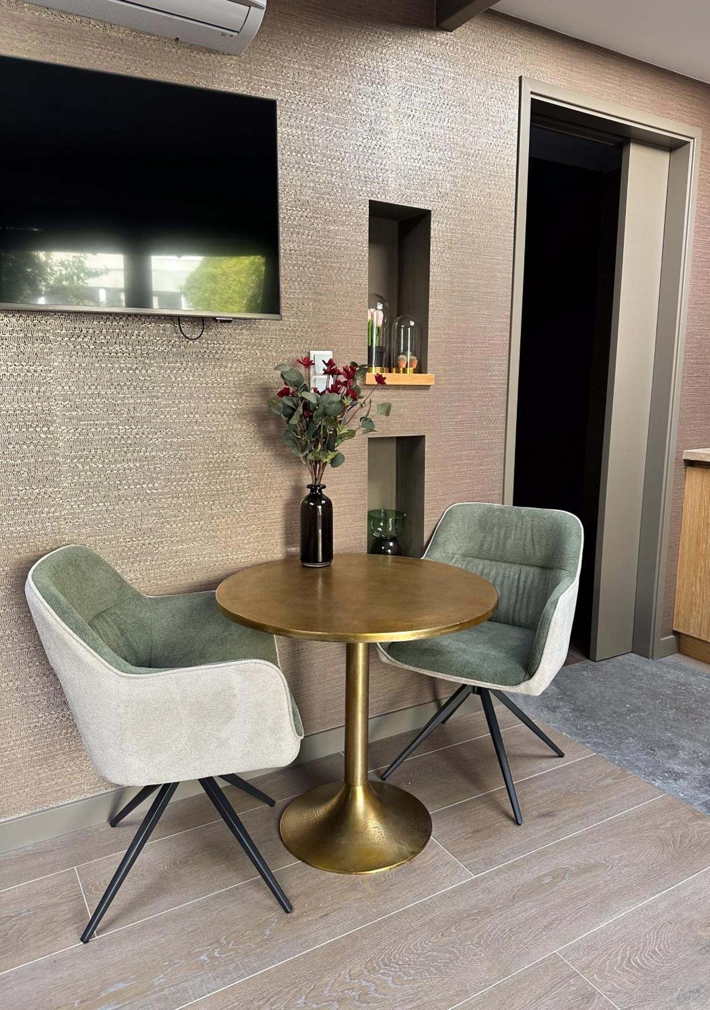 Oasis With Private Parking Apartment *