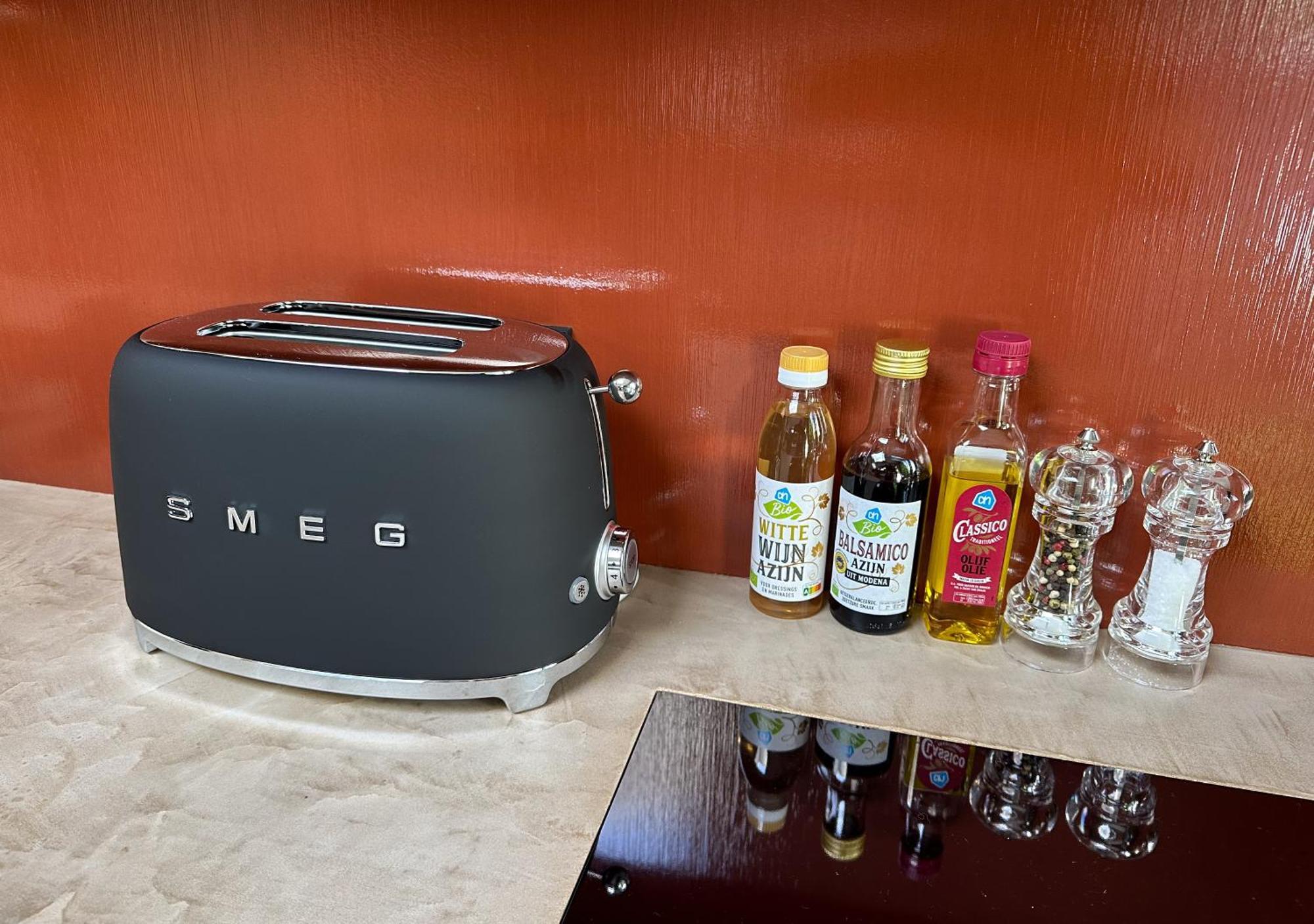 Apartment Oasis With Private Parking *