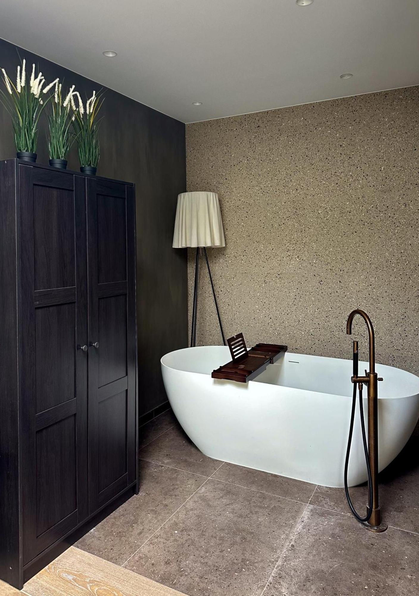 Oasis With Private Parking *