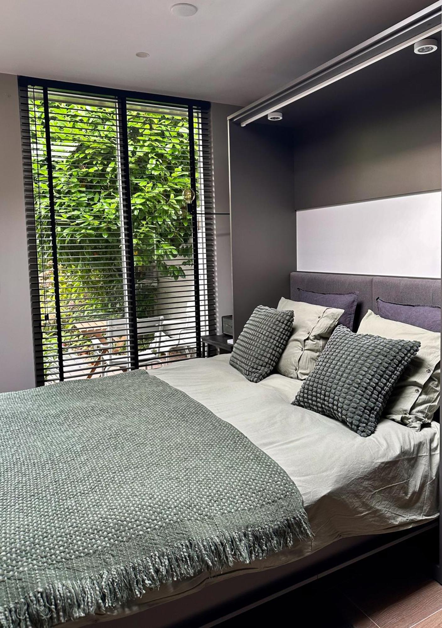 Oasis With Private Parking * Den Haag