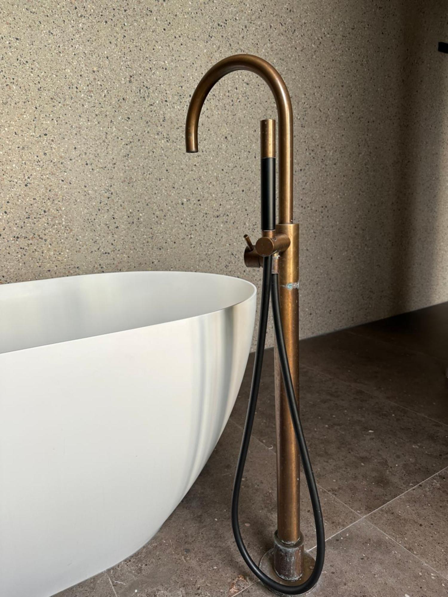 Oasis With Private Parking Apartment