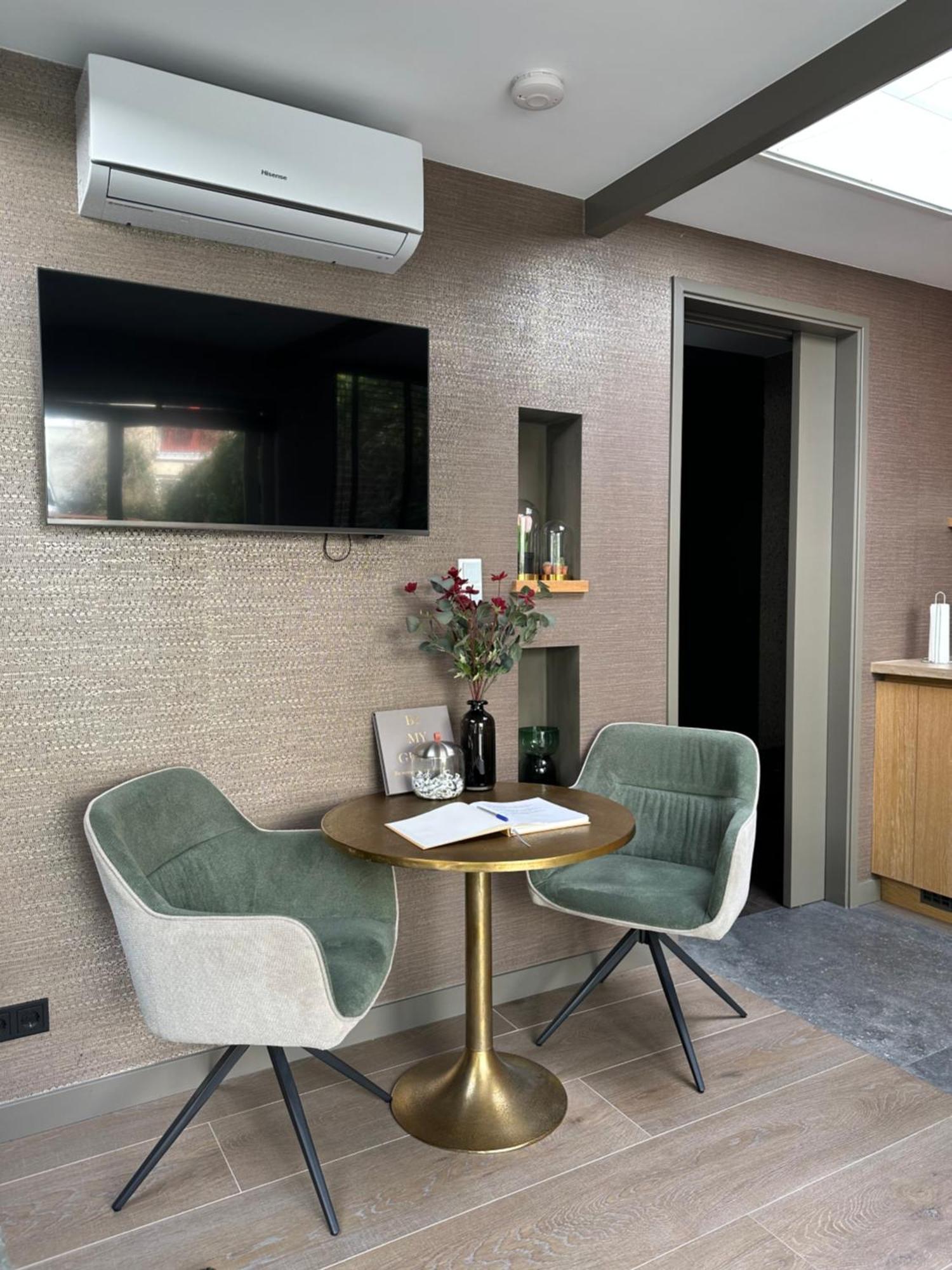 Apartment Oasis With Private Parking