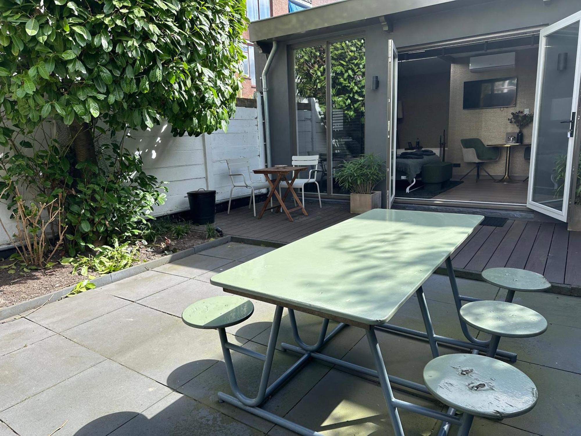 Oasis With Private Parking * Den Haag