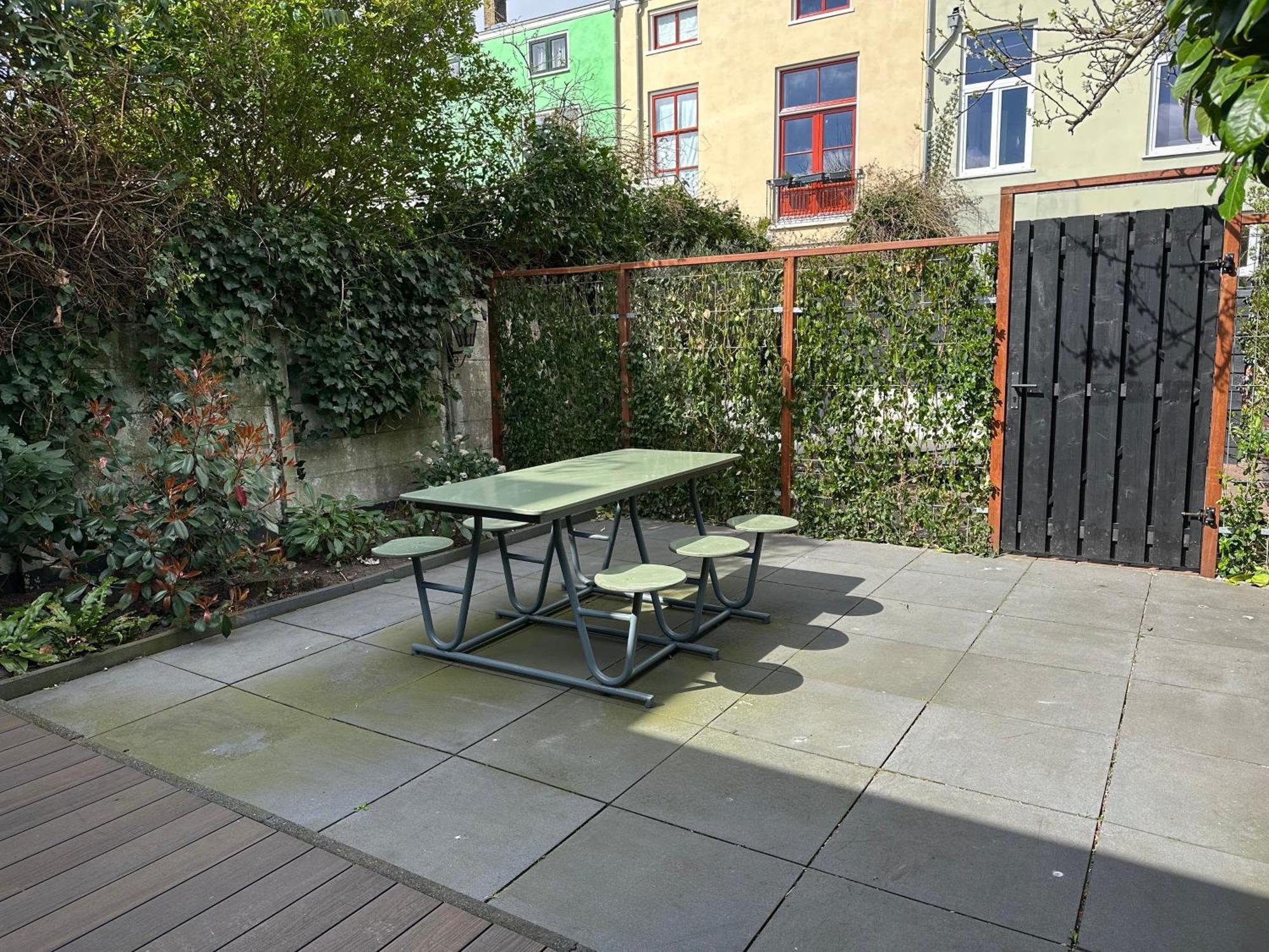 Oasis With Private Parking Apartment Den Haag